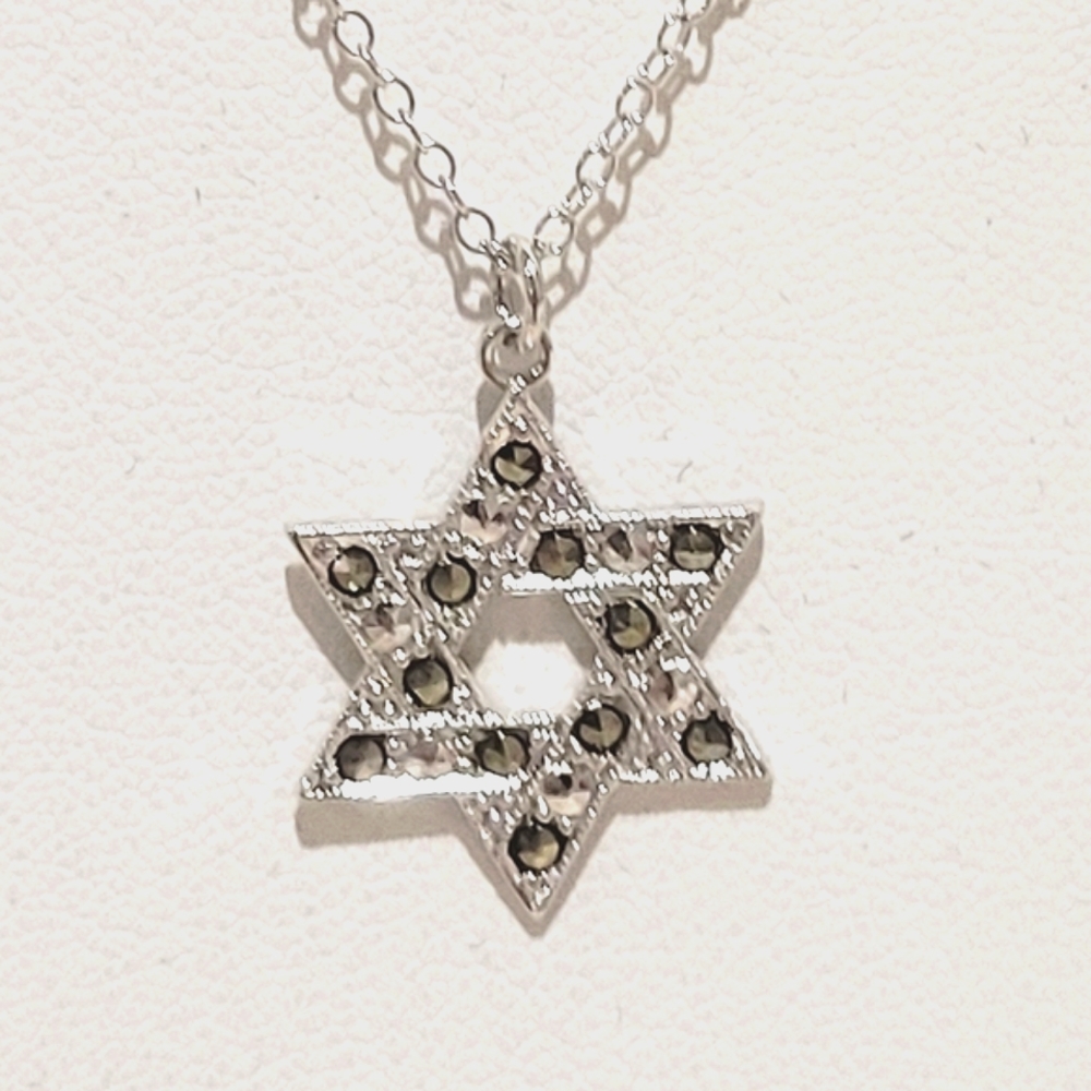 STERLING SILVER UNCAS VINTAGE STAR NECKLACE